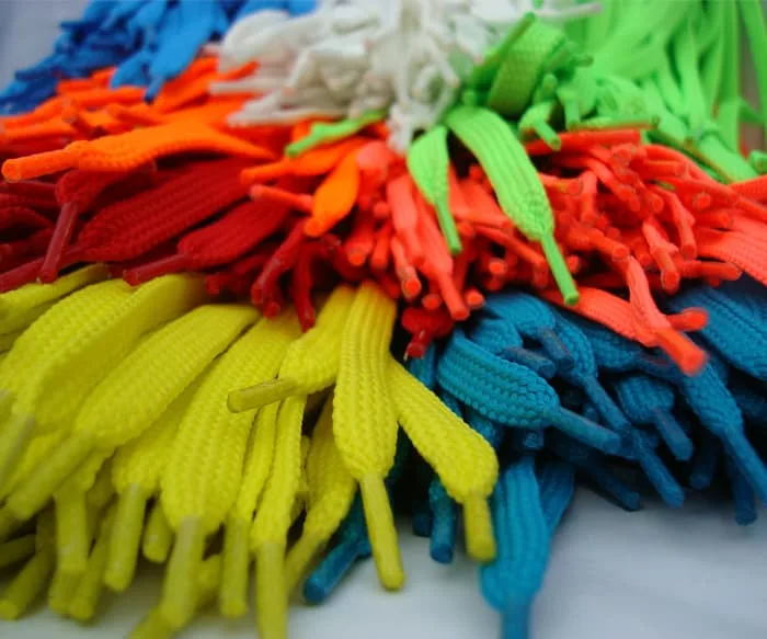 Shoe laces flat